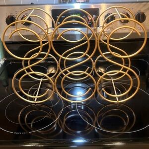 Gold Metal Spiral Wine Rack – 6 Bottle Modern Storage